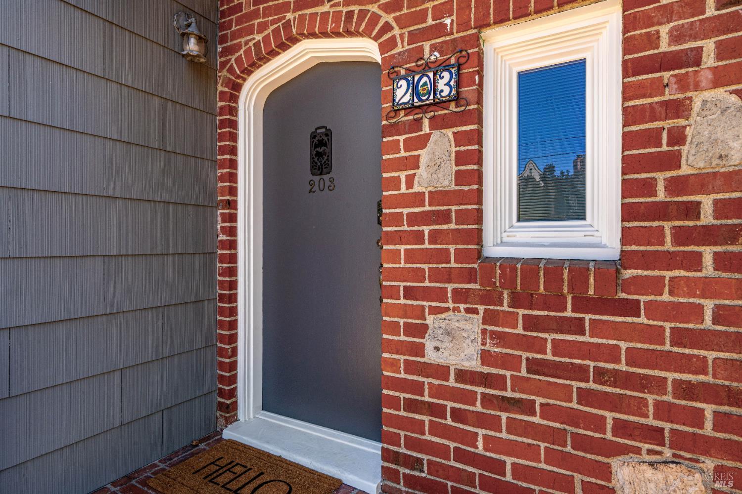 Detail Gallery Image 3 of 77 For 203 E 1st St, Napa,  CA 94559 - 4 Beds | 2/1 Baths