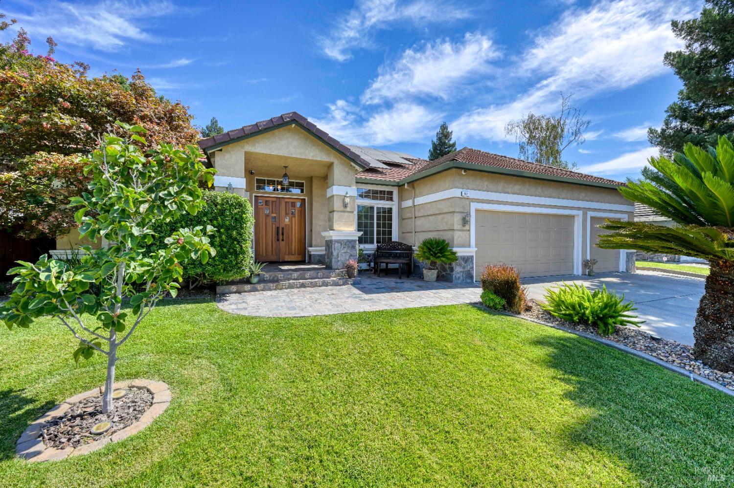 Detail Gallery Image 2 of 54 For 967 Cedar Brook Ln, Vacaville,  CA 95687 - 4 Beds | 2/1 Baths