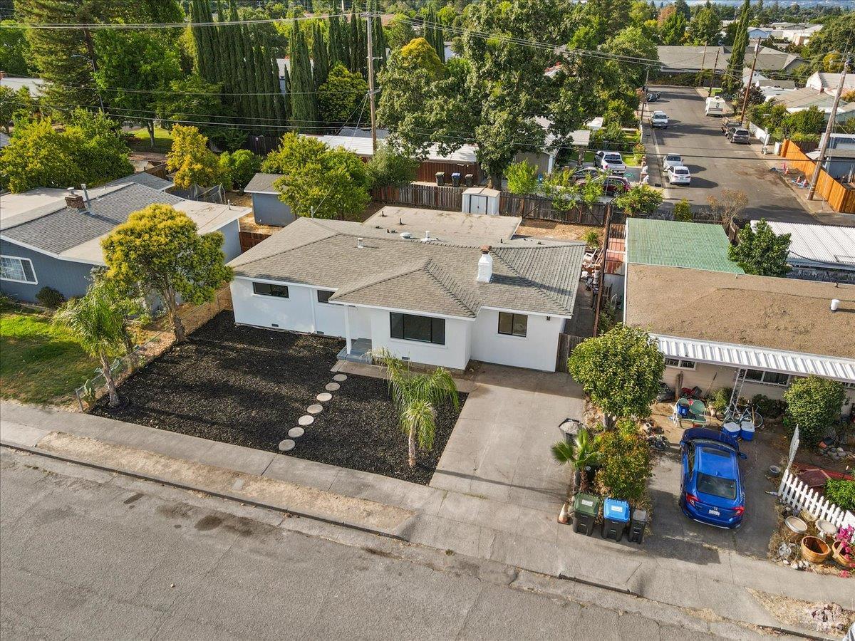 Detail Gallery Image 2 of 40 For 110 Tedford Ave, Ukiah,  CA 94565 - 4 Beds | 3 Baths