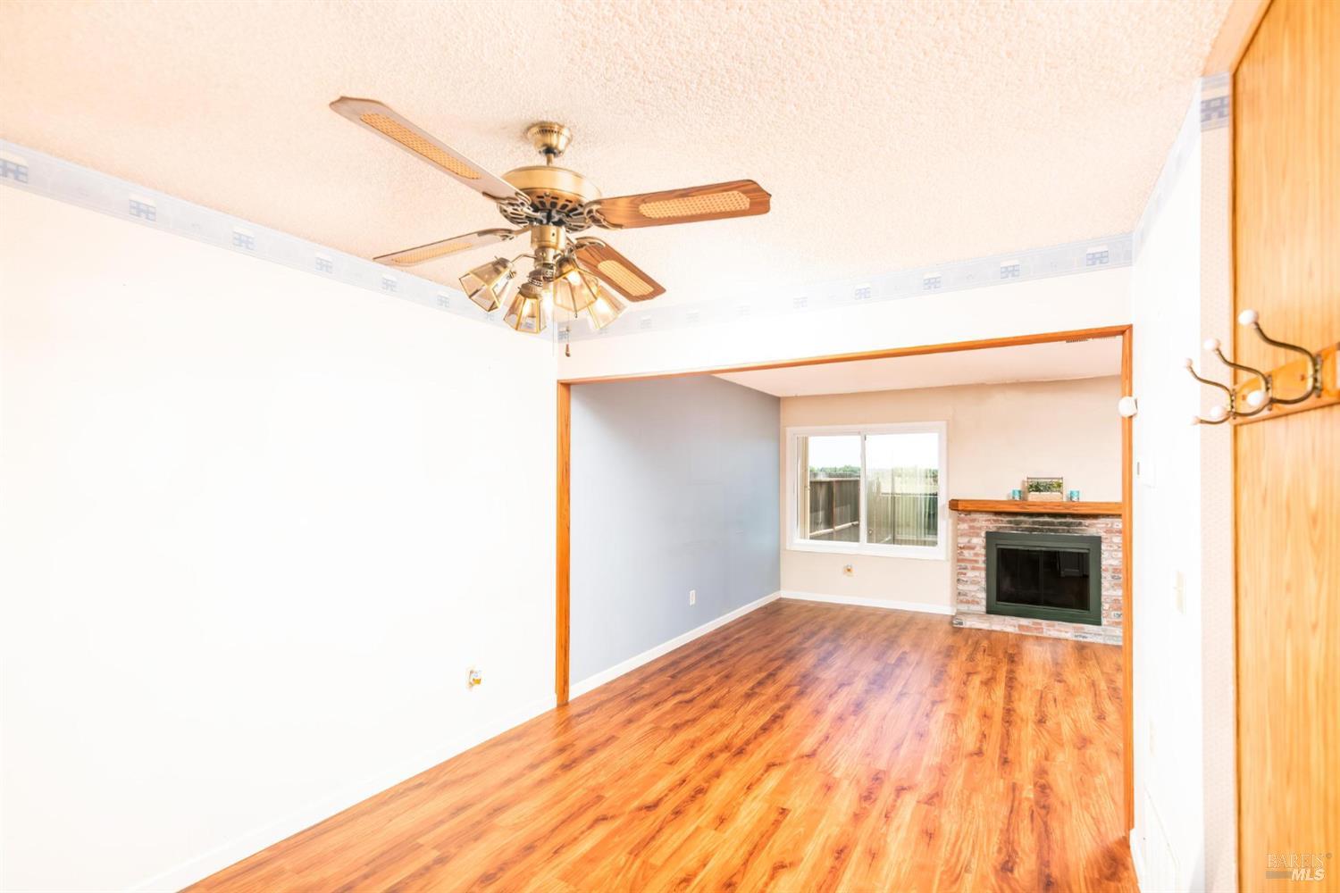 Detail Gallery Image 14 of 26 For 1451 Gold Way, Rohnert Park,  CA 94928 - 3 Beds | 1/1 Baths