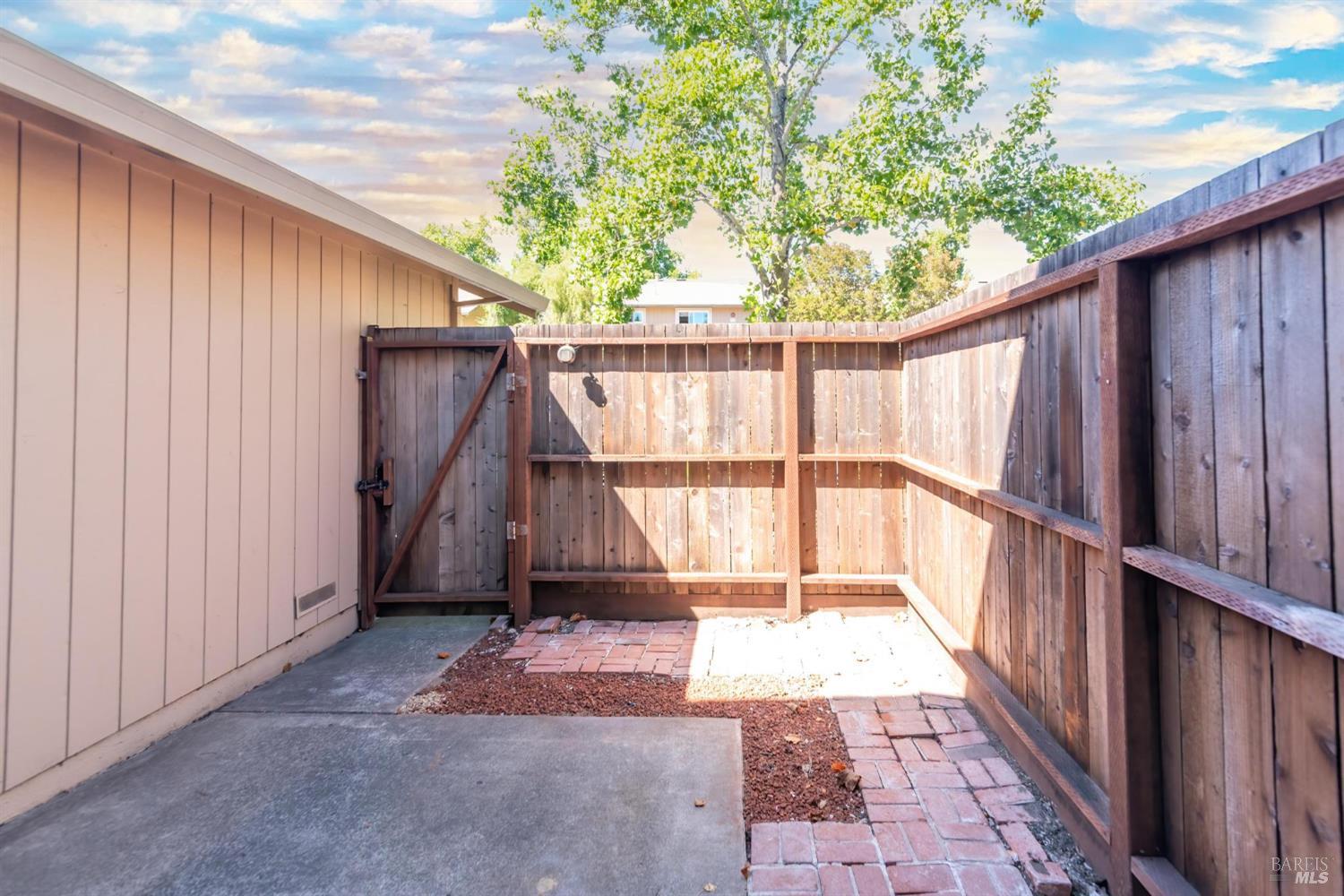 Detail Gallery Image 8 of 26 For 1451 Gold Way, Rohnert Park,  CA 94928 - 3 Beds | 1/1 Baths