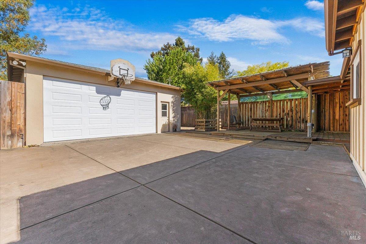 Detail Gallery Image 25 of 33 For 2420 Lomitas Ave, Santa Rosa,  CA 95404 - 4 Beds | 2 Baths