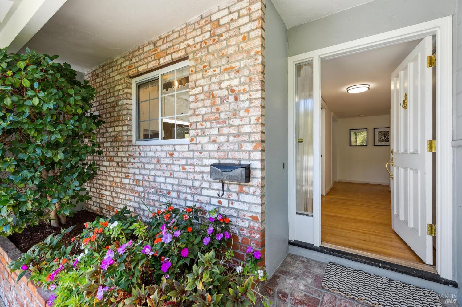 Detail Gallery Image 4 of 44 For 340 Alameda De La Loma Unkn, Novato,  CA 94949 - 3 Beds | 2 Baths