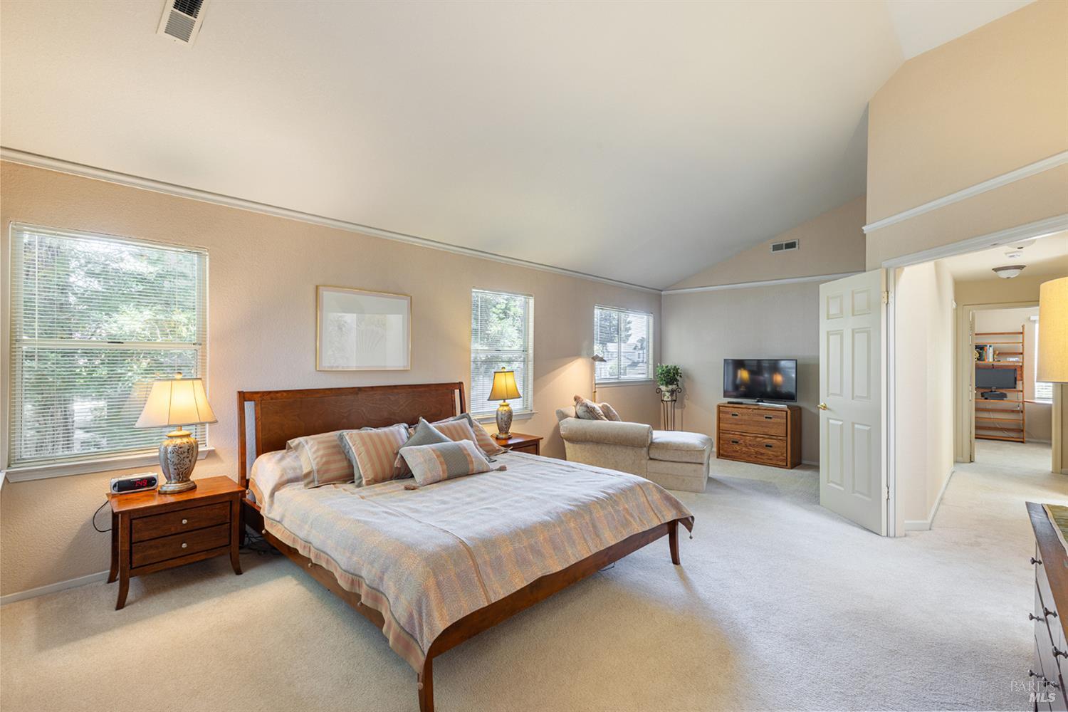 Detail Gallery Image 8 of 17 For 66 Noonan Ranch Cir, Santa Rosa,  CA 95403 - 3 Beds | 2/1 Baths