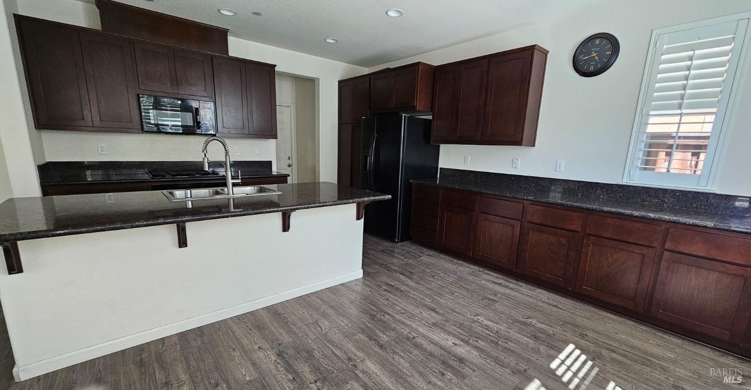 Detail Gallery Image 2 of 29 For 5342 Gramercy Cir, Fairfield,  CA 94533 - 4 Beds | 3/1 Baths