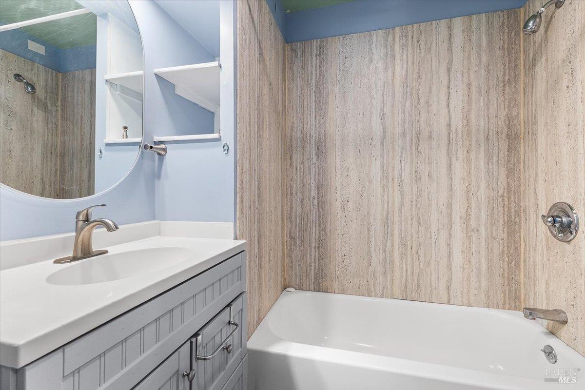 Detail Gallery Image 16 of 33 For 2420 Lomitas Ave, Santa Rosa,  CA 95404 - 4 Beds | 2 Baths
