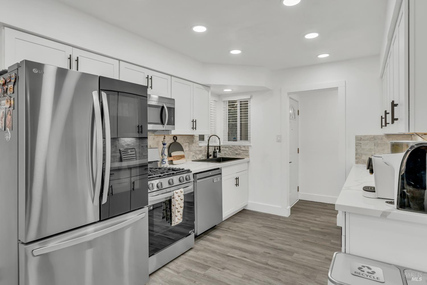 Detail Gallery Image 9 of 37 For 1331 Canterbury Dr, Fairfield,  CA 94533 - 4 Beds | 2 Baths