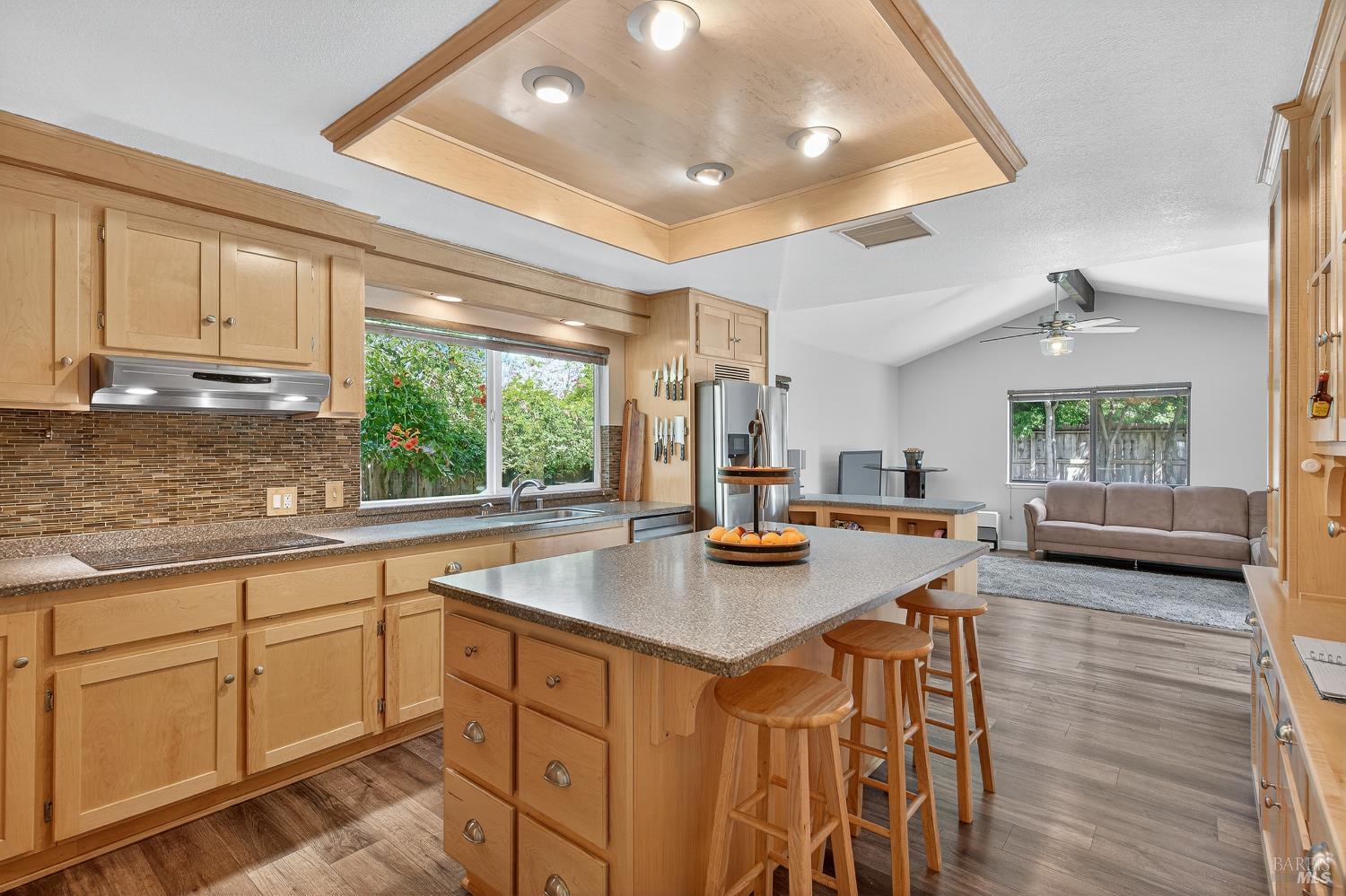 Detail Gallery Image 8 of 58 For 920 N Lincoln St, Dixon,  CA 95620 - 4 Beds | 2 Baths