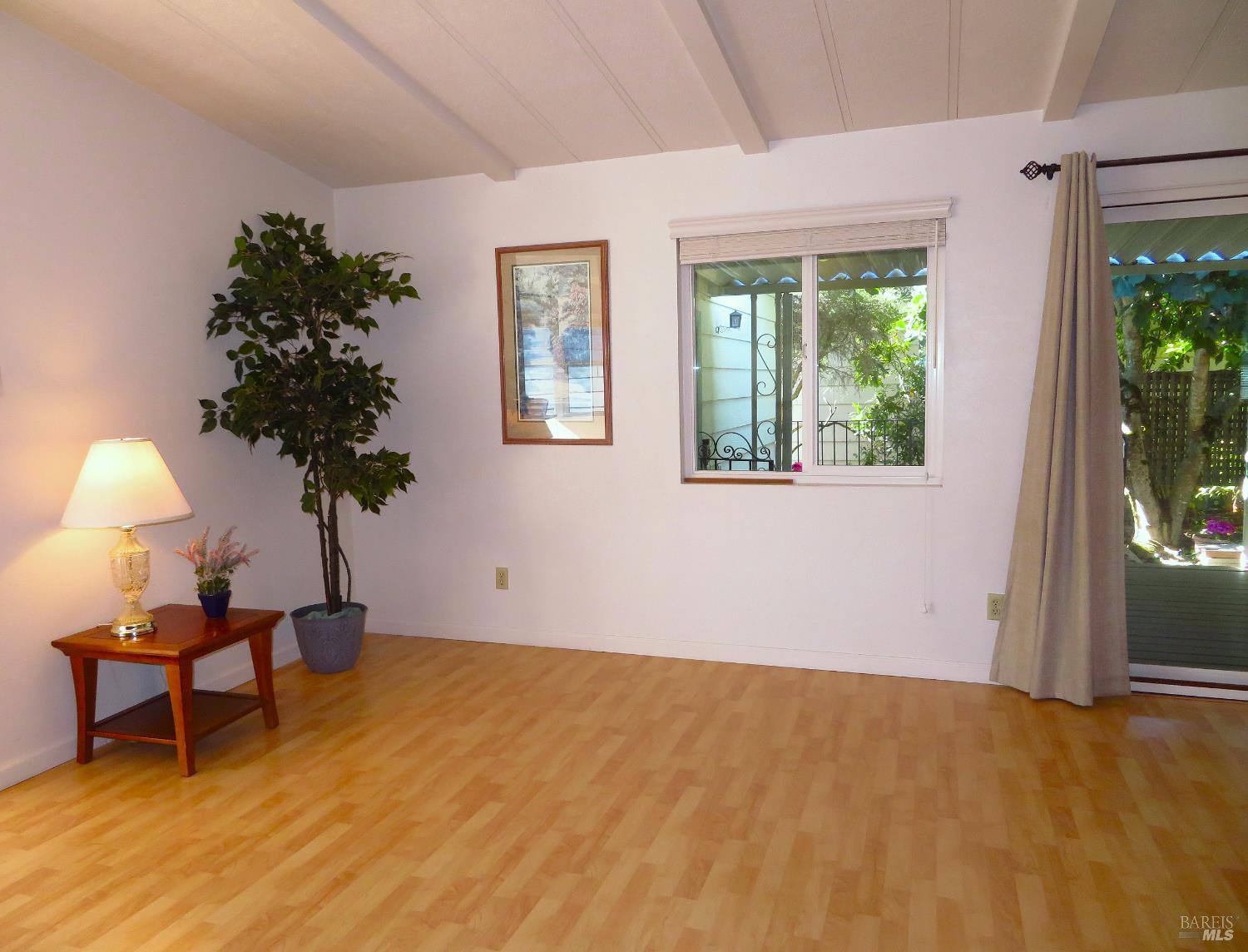 Detail Gallery Image 7 of 21 For 1945 Piner Rd 105, Santa Rosa,  CA 95403 - 2 Beds | 2 Baths