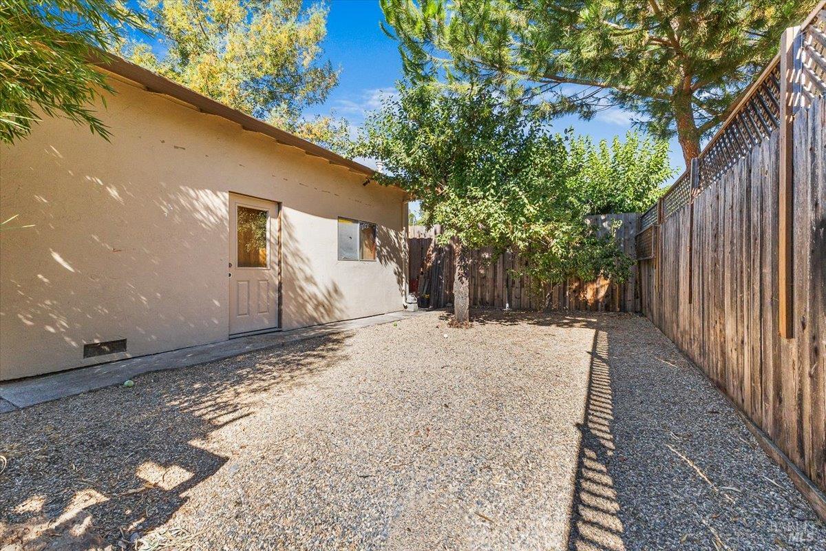 Detail Gallery Image 30 of 33 For 2420 Lomitas Ave, Santa Rosa,  CA 95404 - 4 Beds | 2 Baths