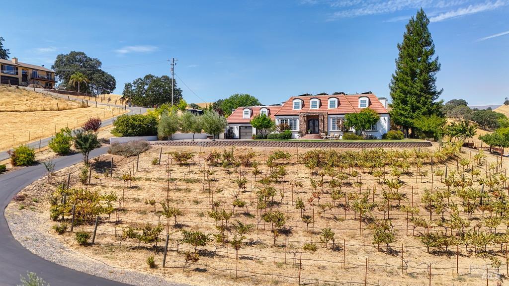 Detail Gallery Image 5 of 99 For 4050 English Oaks Dr, Vacaville,  CA 95688 - 5 Beds | 5 Baths