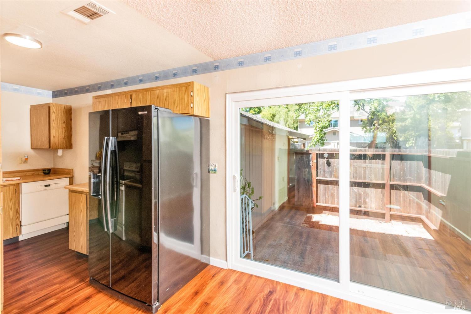 Detail Gallery Image 10 of 26 For 1451 Gold Way, Rohnert Park,  CA 94928 - 3 Beds | 1/1 Baths