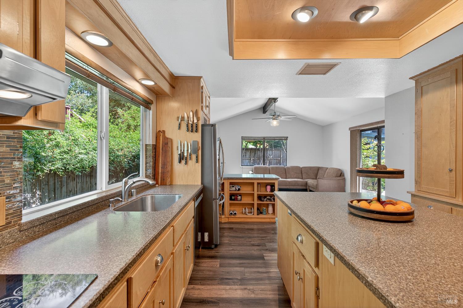 Detail Gallery Image 12 of 58 For 920 N Lincoln St, Dixon,  CA 95620 - 4 Beds | 2 Baths