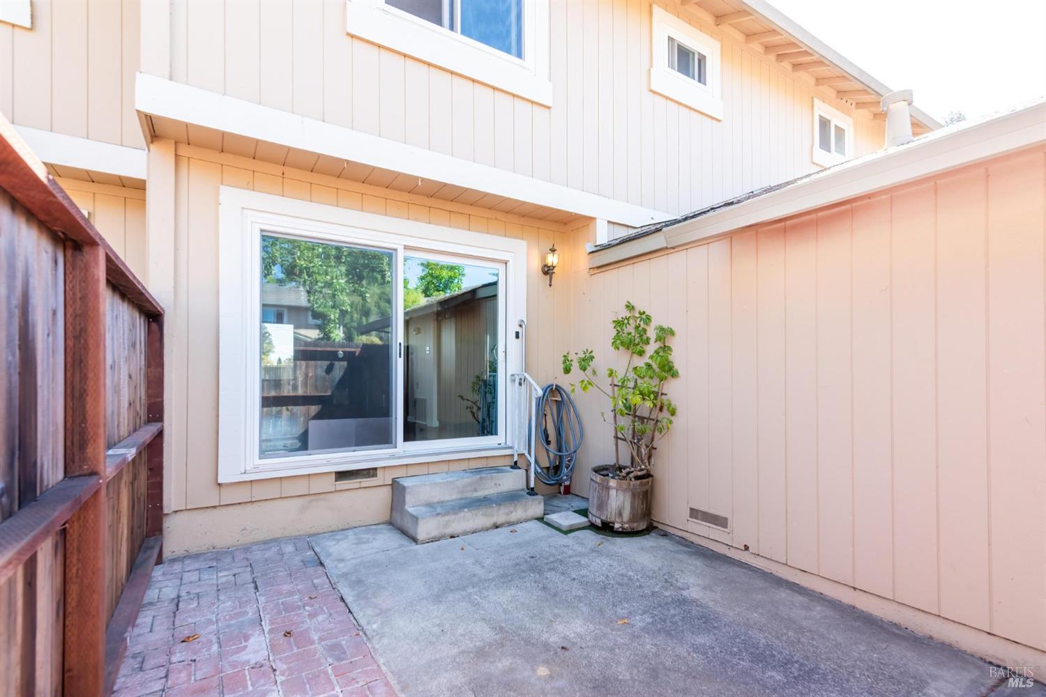 Detail Gallery Image 7 of 26 For 1451 Gold Way, Rohnert Park,  CA 94928 - 3 Beds | 1/1 Baths