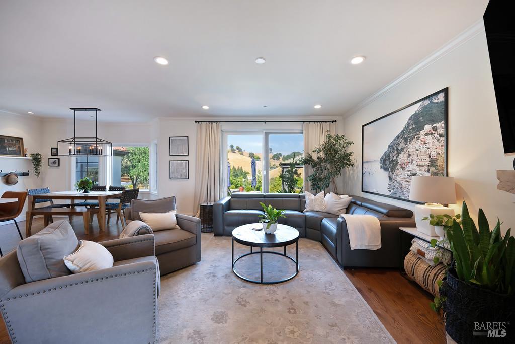 Detail Gallery Image 15 of 99 For 4050 English Oaks Dr, Vacaville,  CA 95688 - 5 Beds | 5 Baths
