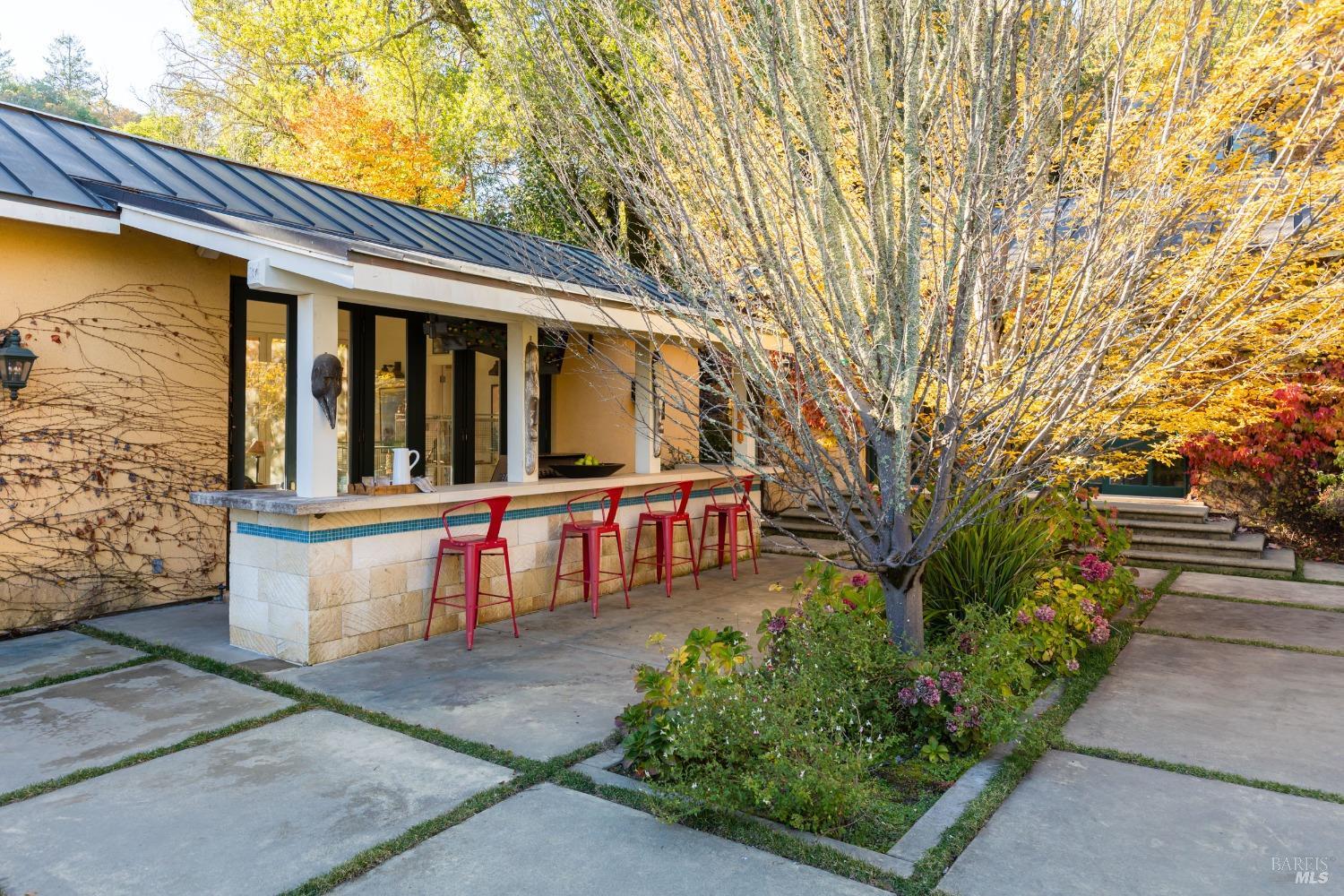 Detail Gallery Image 16 of 37 For 18730 Canyon Rd, Sonoma,  CA 95476 - 4 Beds | 4/1 Baths