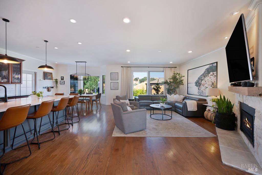Detail Gallery Image 14 of 99 For 4050 English Oaks Dr, Vacaville,  CA 95688 - 5 Beds | 5 Baths