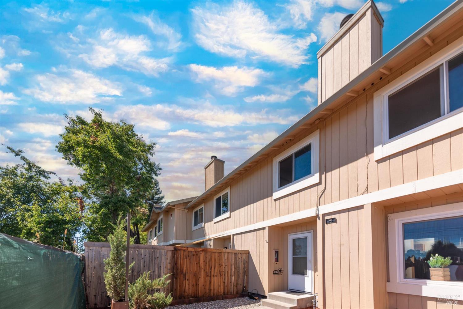 Detail Gallery Image 2 of 26 For 1451 Gold Way, Rohnert Park,  CA 94928 - 3 Beds | 1/1 Baths