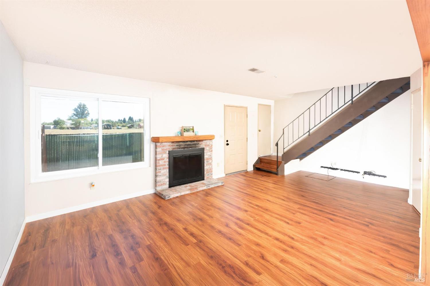 Detail Gallery Image 16 of 26 For 1451 Gold Way, Rohnert Park,  CA 94928 - 3 Beds | 1/1 Baths
