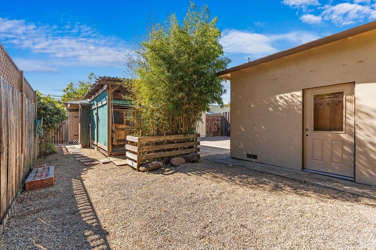 Detail Gallery Image 31 of 33 For 2420 Lomitas Ave, Santa Rosa,  CA 95404 - 4 Beds | 2 Baths