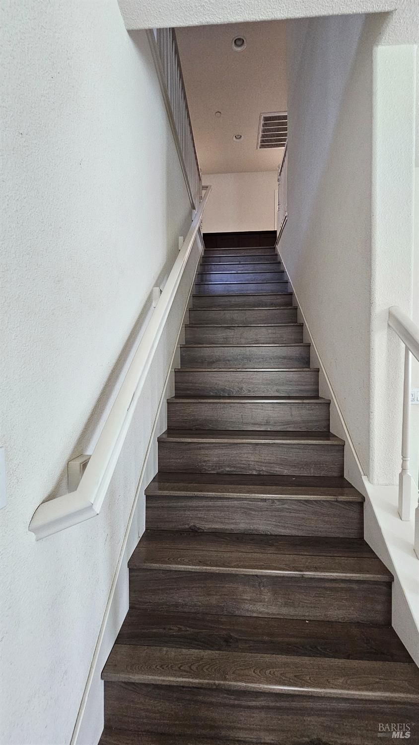 Detail Gallery Image 9 of 29 For 5342 Gramercy Cir, Fairfield,  CA 94533 - 4 Beds | 3/1 Baths