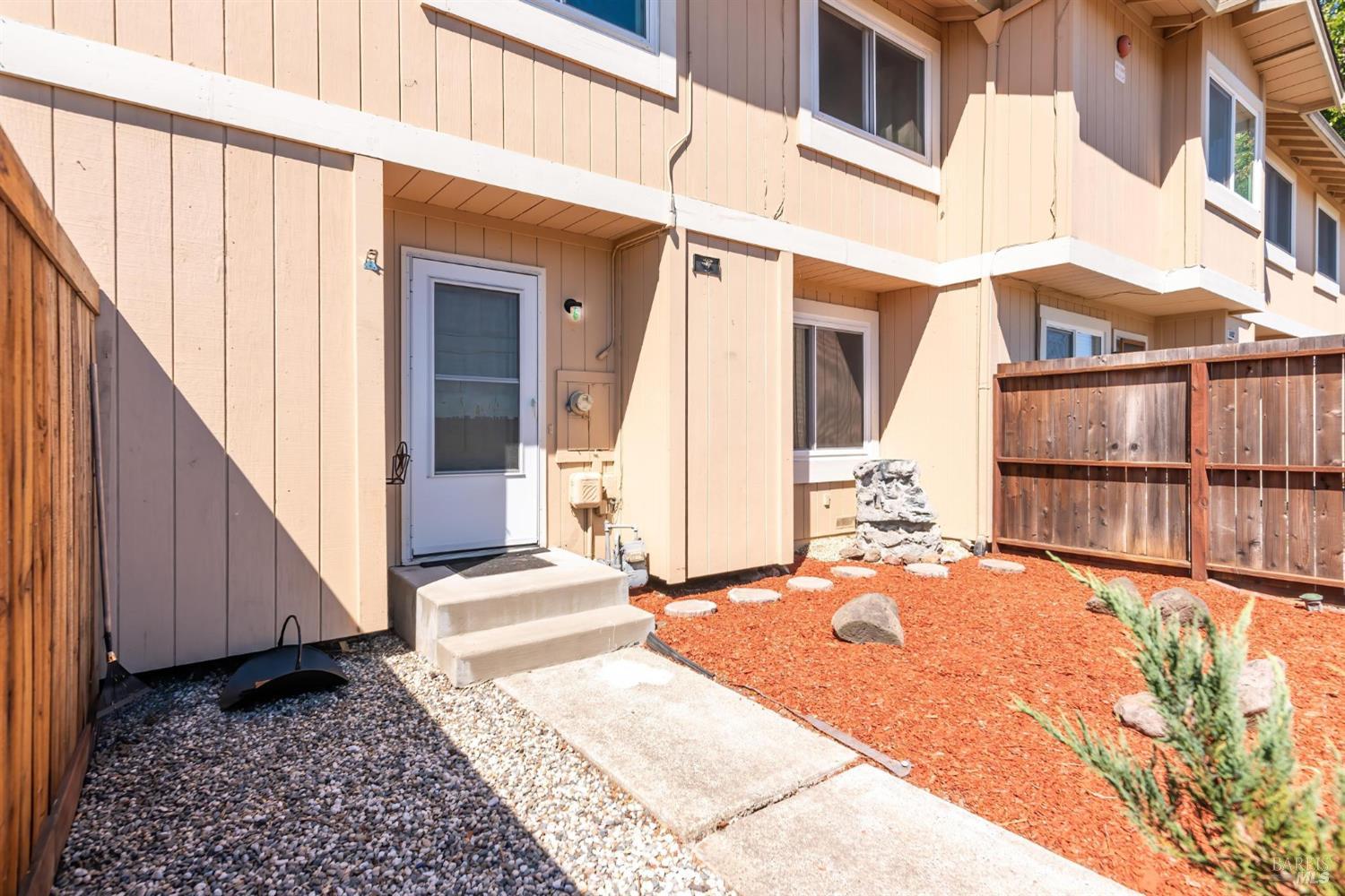 Detail Gallery Image 4 of 26 For 1451 Gold Way, Rohnert Park,  CA 94928 - 3 Beds | 1/1 Baths