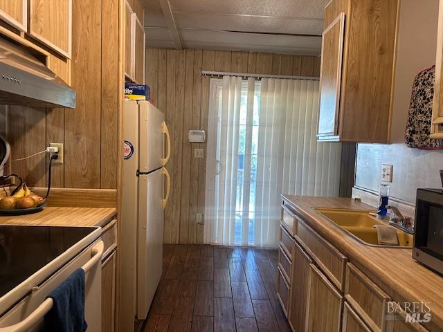Detail Gallery Image 7 of 24 For 14918 Lakeshore Dr, Clearlake,  CA 95422 - 3 Beds | 2 Baths