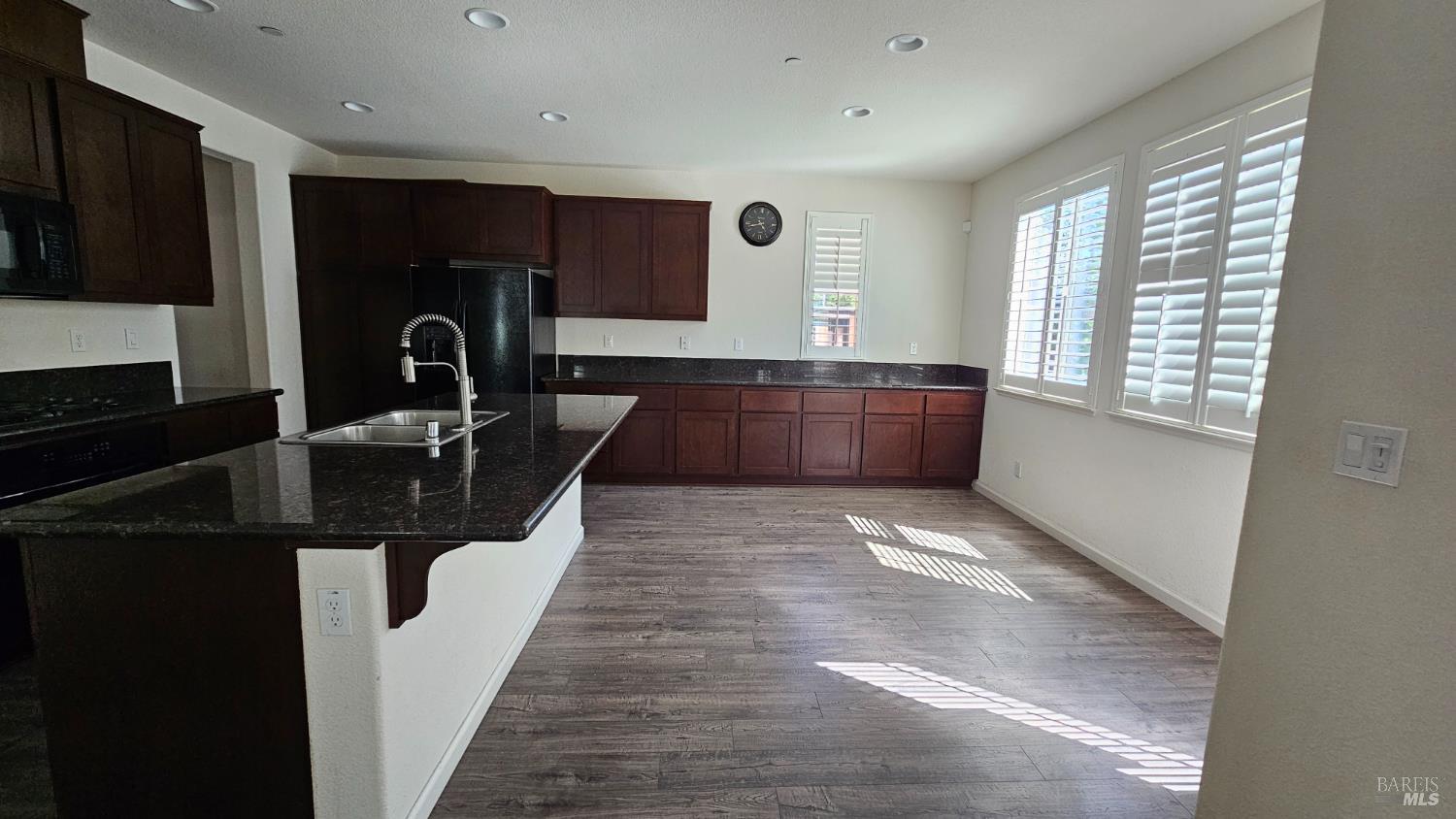 Detail Gallery Image 3 of 29 For 5342 Gramercy Cir, Fairfield,  CA 94533 - 4 Beds | 3/1 Baths