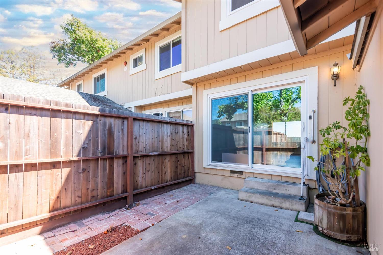 Detail Gallery Image 6 of 26 For 1451 Gold Way, Rohnert Park,  CA 94928 - 3 Beds | 1/1 Baths