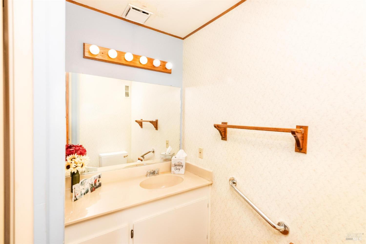 Detail Gallery Image 19 of 26 For 1451 Gold Way, Rohnert Park,  CA 94928 - 3 Beds | 1/1 Baths