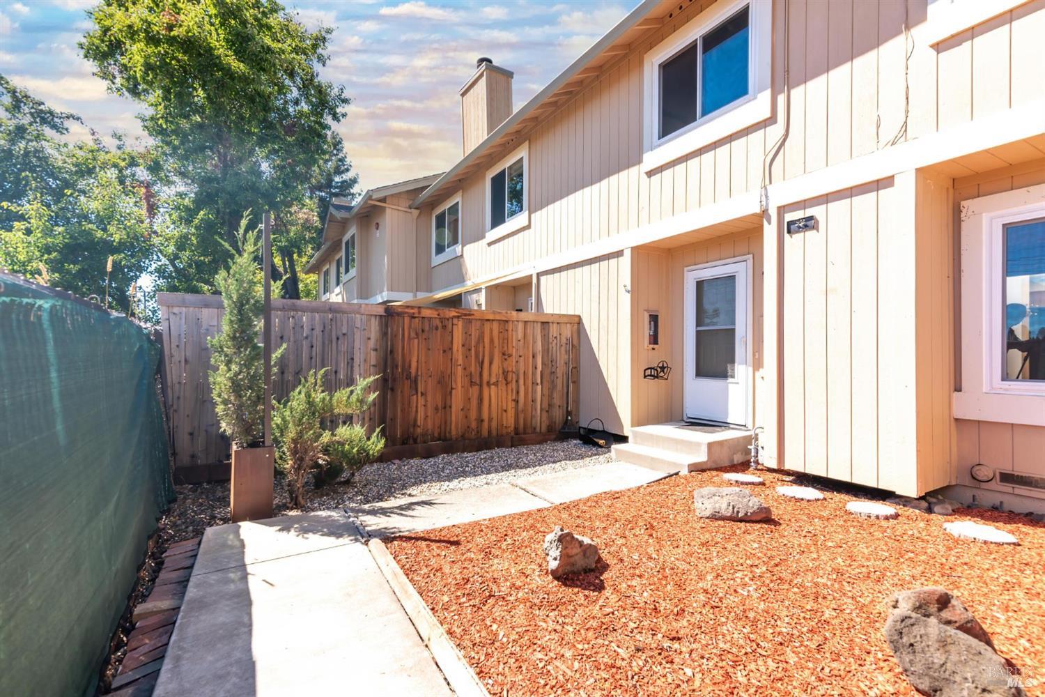 Detail Gallery Image 3 of 26 For 1451 Gold Way, Rohnert Park,  CA 94928 - 3 Beds | 1/1 Baths