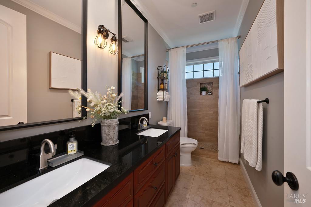 Detail Gallery Image 29 of 99 For 4050 English Oaks Dr, Vacaville,  CA 95688 - 5 Beds | 5 Baths