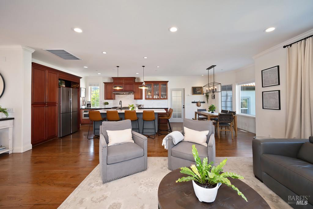 Detail Gallery Image 16 of 99 For 4050 English Oaks Dr, Vacaville,  CA 95688 - 5 Beds | 5 Baths