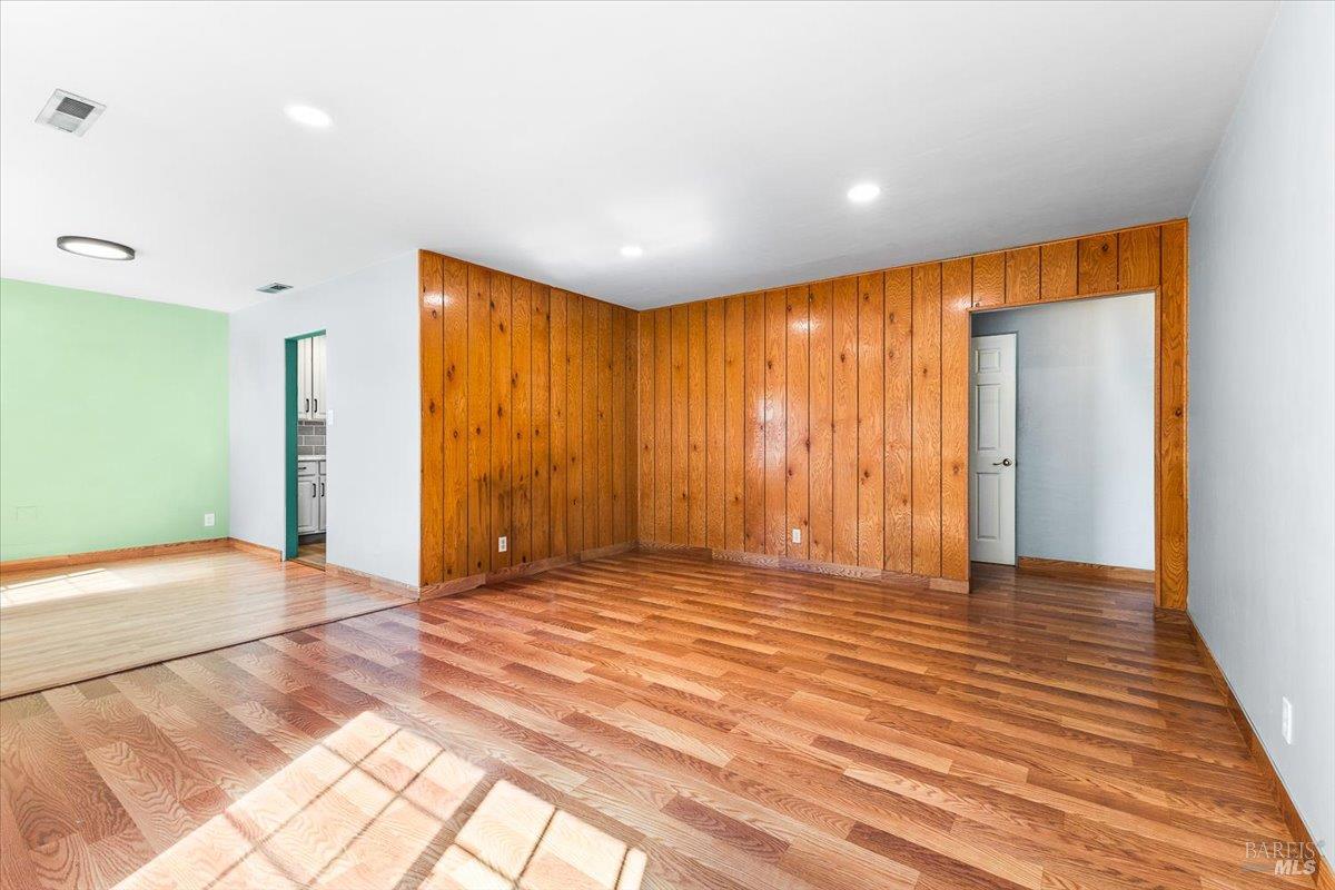 Detail Gallery Image 4 of 33 For 2420 Lomitas Ave, Santa Rosa,  CA 95404 - 4 Beds | 2 Baths