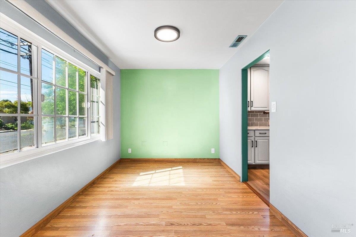 Detail Gallery Image 7 of 33 For 2420 Lomitas Ave, Santa Rosa,  CA 95404 - 4 Beds | 2 Baths