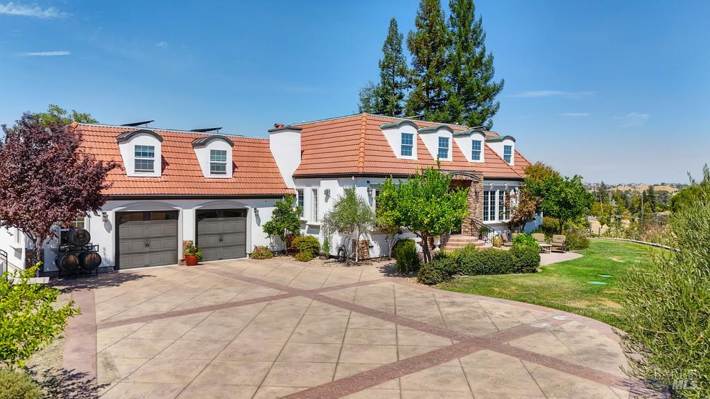 Detail Gallery Image 4 of 99 For 4050 English Oaks Dr, Vacaville,  CA 95688 - 5 Beds | 5 Baths