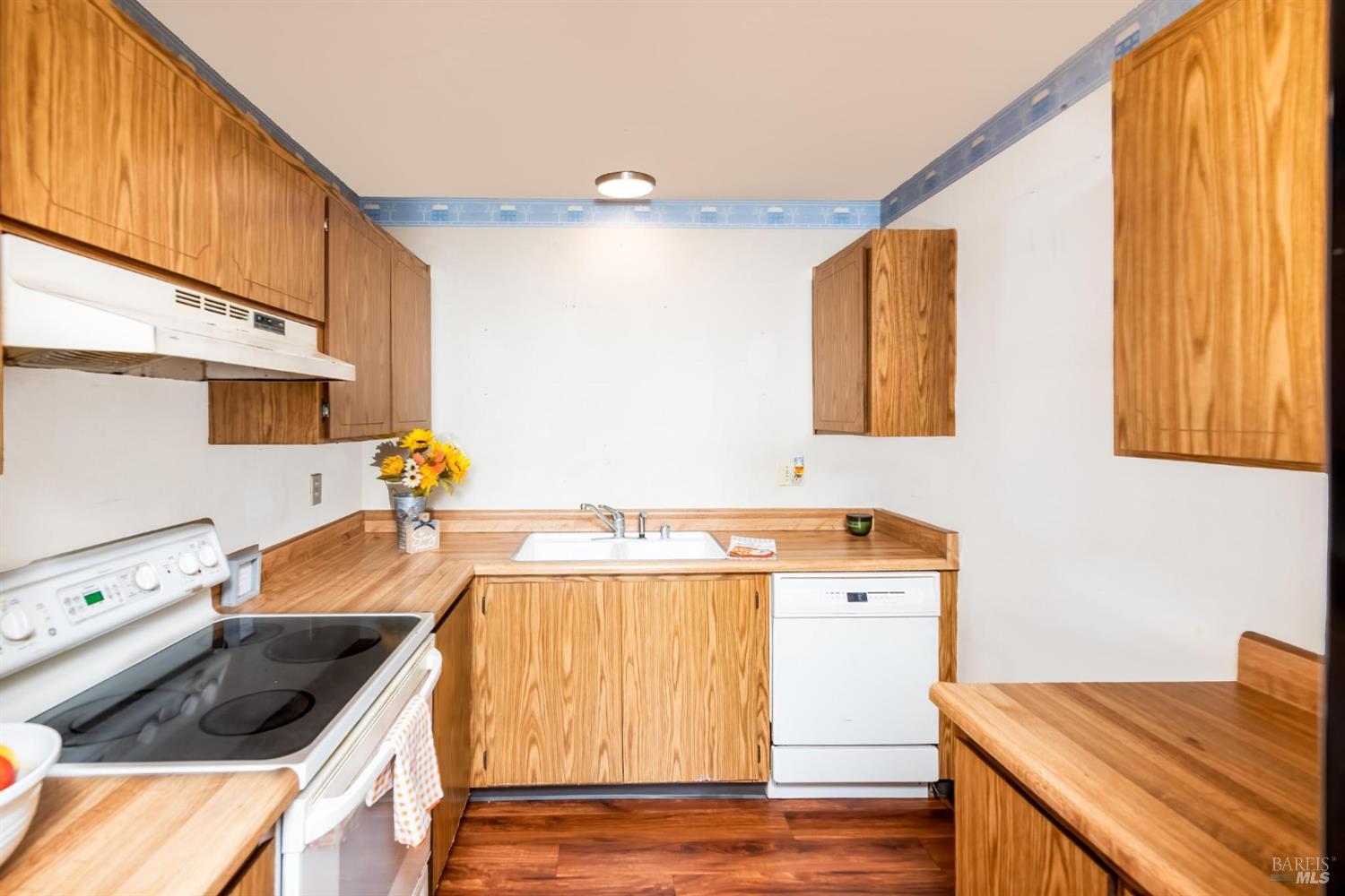 Detail Gallery Image 11 of 26 For 1451 Gold Way, Rohnert Park,  CA 94928 - 3 Beds | 1/1 Baths