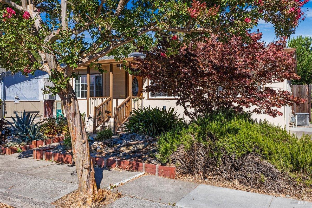 Detail Gallery Image 3 of 33 For 2420 Lomitas Ave, Santa Rosa,  CA 95404 - 4 Beds | 2 Baths