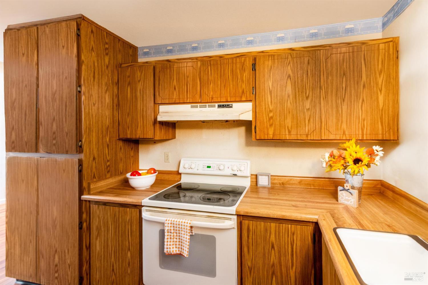 Detail Gallery Image 12 of 26 For 1451 Gold Way, Rohnert Park,  CA 94928 - 3 Beds | 1/1 Baths