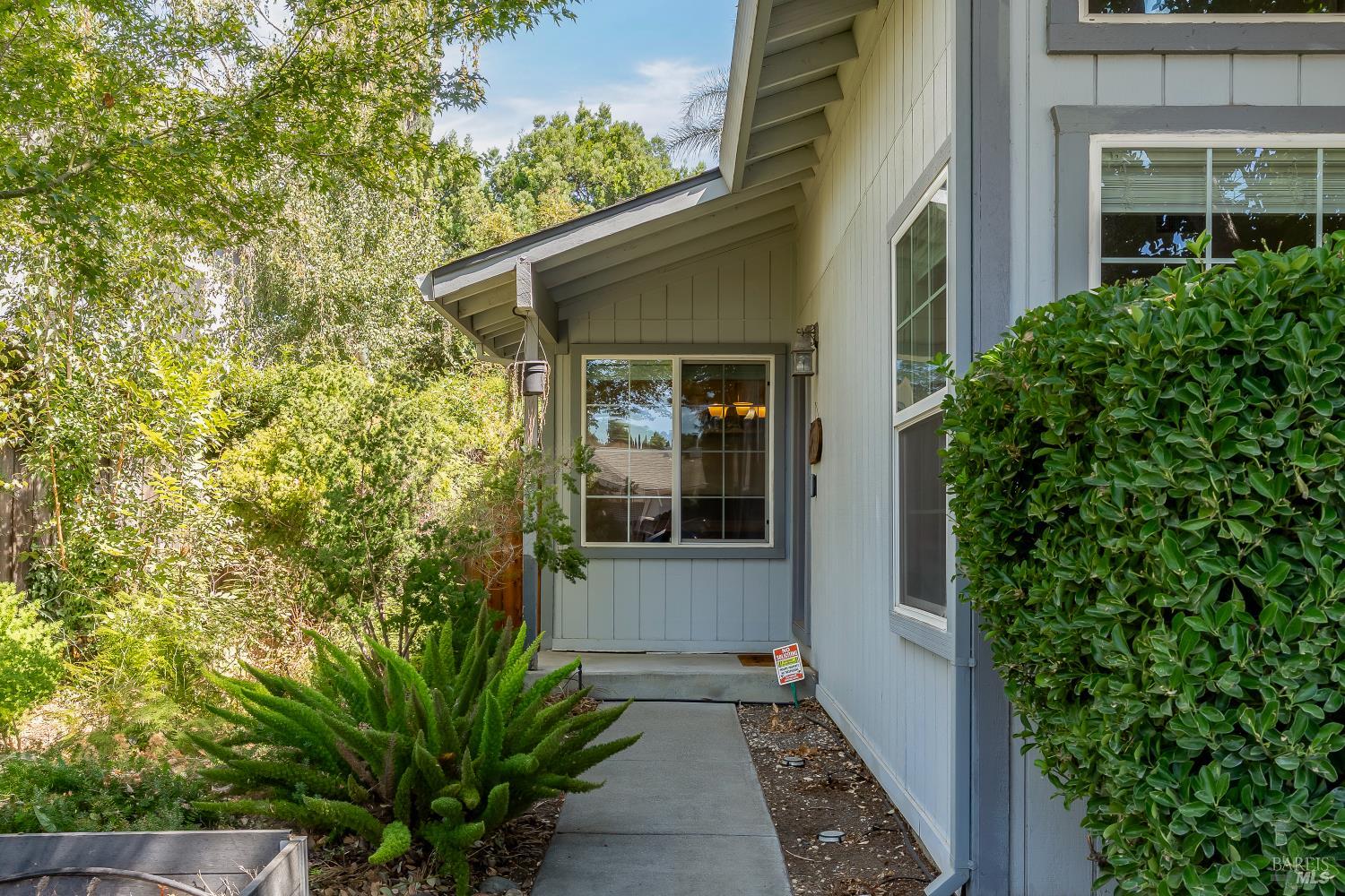 Detail Gallery Image 2 of 58 For 920 N Lincoln St, Dixon,  CA 95620 - 4 Beds | 2 Baths
