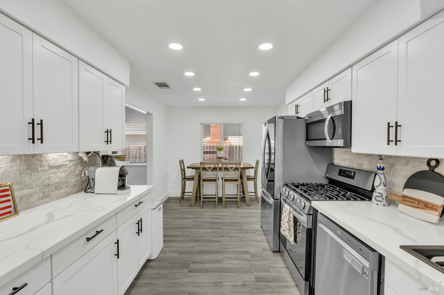 Detail Gallery Image 3 of 37 For 1331 Canterbury Dr, Fairfield,  CA 94533 - 4 Beds | 2 Baths