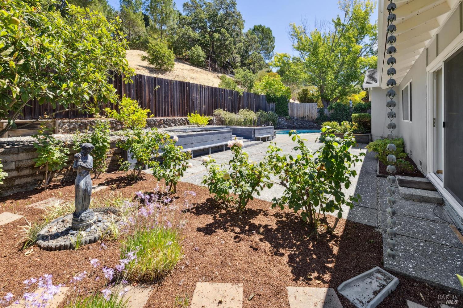 Detail Gallery Image 34 of 44 For 340 Alameda De La Loma Unkn, Novato,  CA 94949 - 3 Beds | 2 Baths
