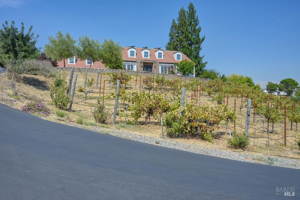 Detail Gallery Image 2 of 99 For 4050 English Oaks Dr, Vacaville,  CA 95688 - 5 Beds | 5 Baths