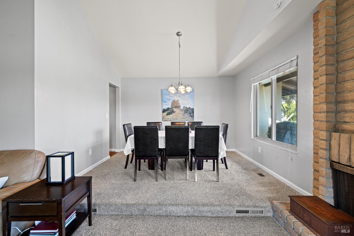 Detail Gallery Image 10 of 42 For 2014 Crinella Dr, Petaluma,  CA 94954 - 4 Beds | 2 Baths