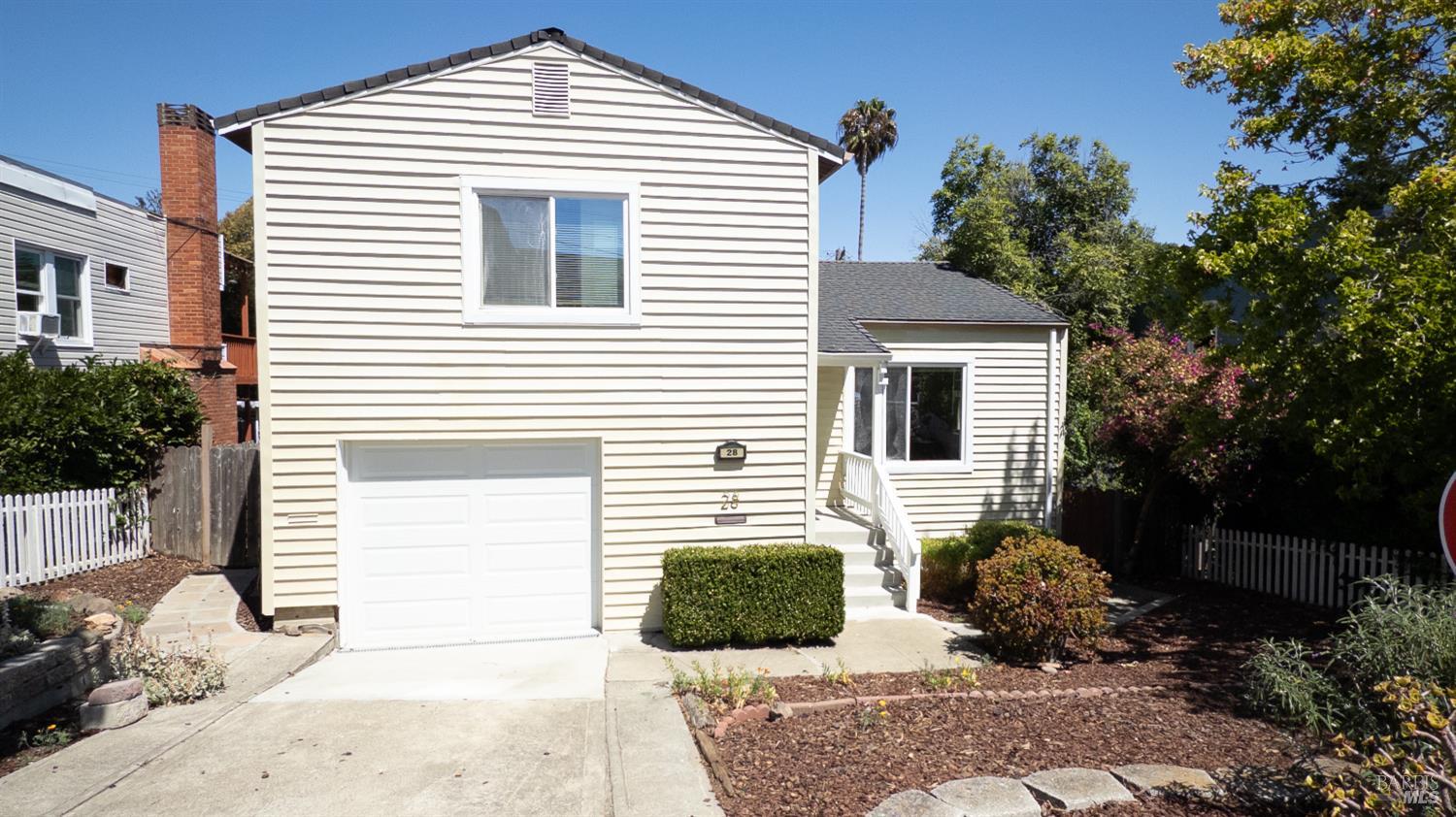Detail Gallery Image 1 of 37 For 28 D St, Vallejo,  CA 94590 - 2 Beds | 1 Baths