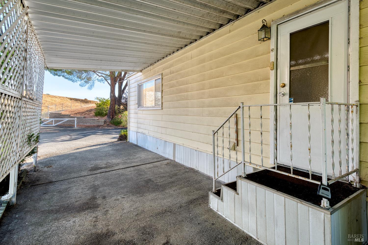 Detail Gallery Image 6 of 30 For 15 Meadow View Unkn, Novato,  CA 94949 - 2 Beds | 2 Baths