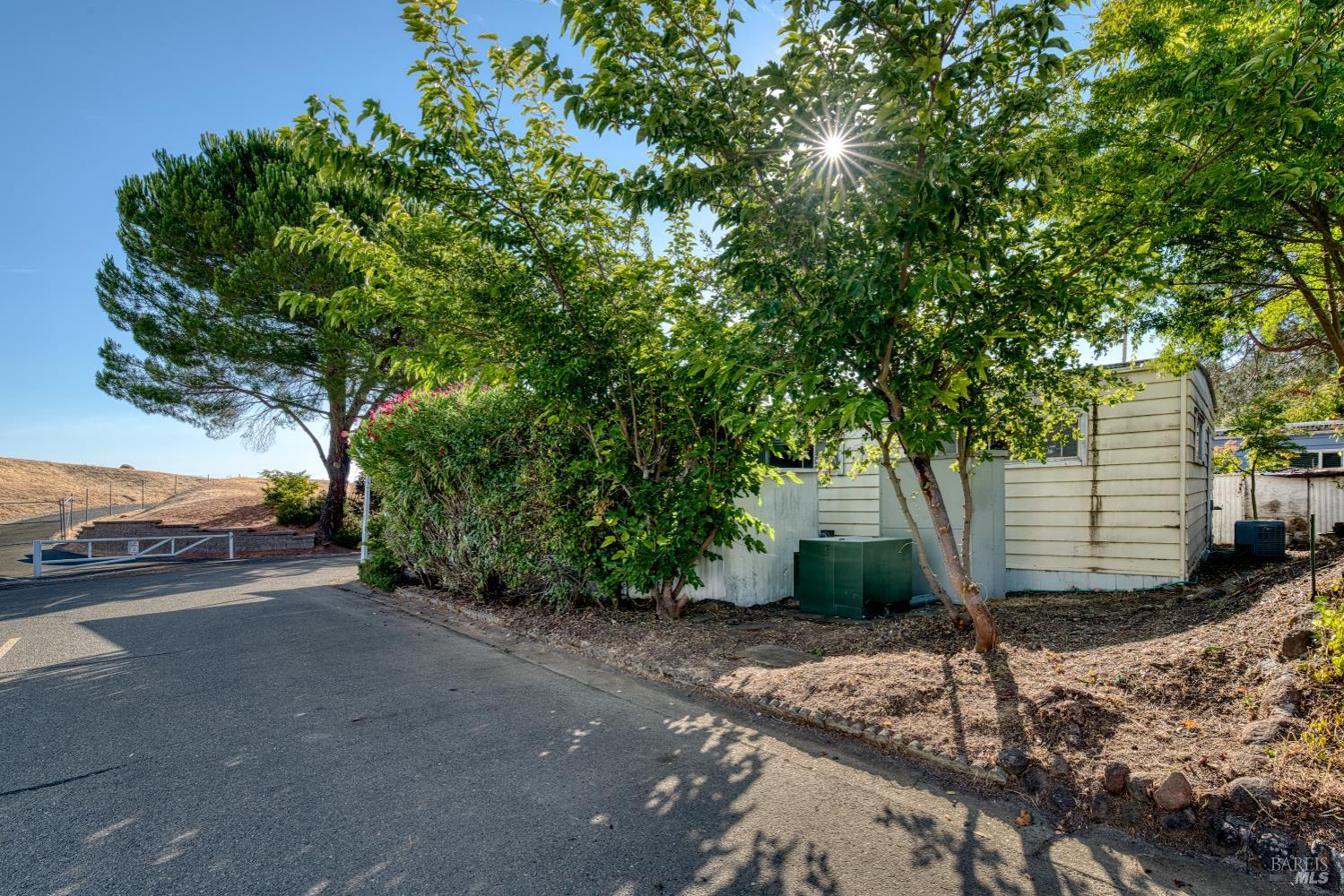 Detail Gallery Image 3 of 30 For 15 Meadow View Unkn, Novato,  CA 94949 - 2 Beds | 2 Baths