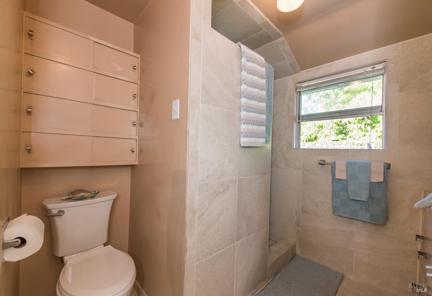 Detail Gallery Image 22 of 88 For 5301 Hutchinson Rd, Sebastopol,  CA 95472 - 3 Beds | 3 Baths