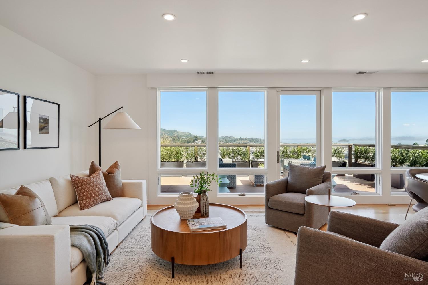 Detail Gallery Image 10 of 50 For 544 Bret Harte Rd, San Rafael,  CA 94901 - 4 Beds | 3 Baths