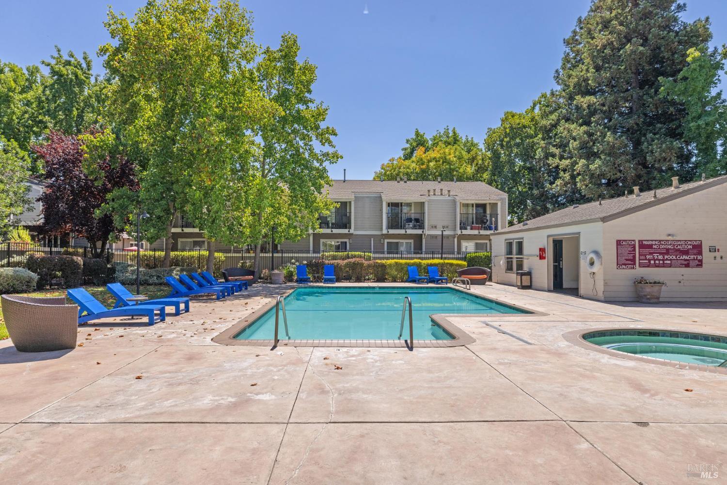 Detail Gallery Image 4 of 27 For 225 Burt St #34,  Santa Rosa,  CA 95407 - 2 Beds | 2 Baths